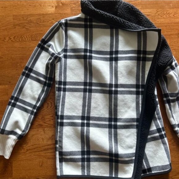Abercrombie Blanket Jacket Cardigan Sherpa Women M Soft Open White Black Plaid - Picture 3 of 6